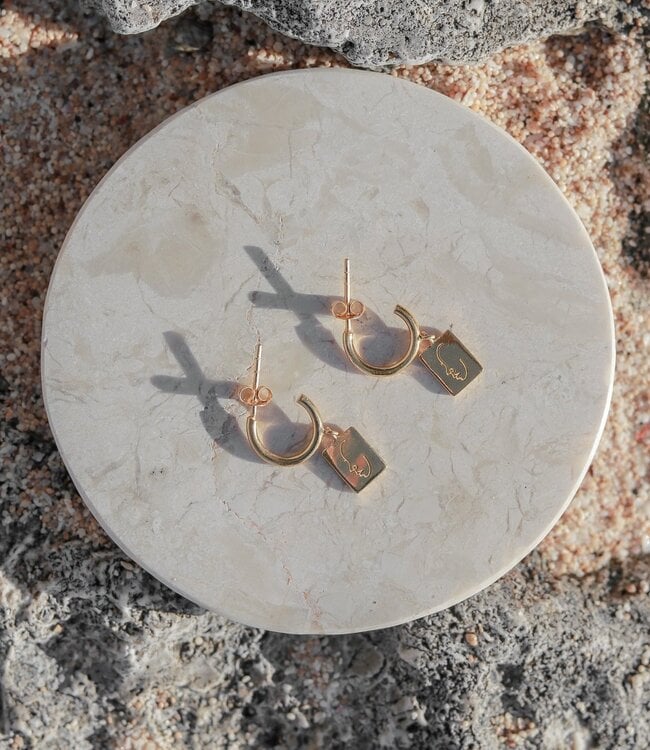 Oorbellen 18k verguld met hanger - oorringen versierd met gravure gezicht - hangende oorbellen gemaakt van 925 zilver goud vermeil - KARTINI goud