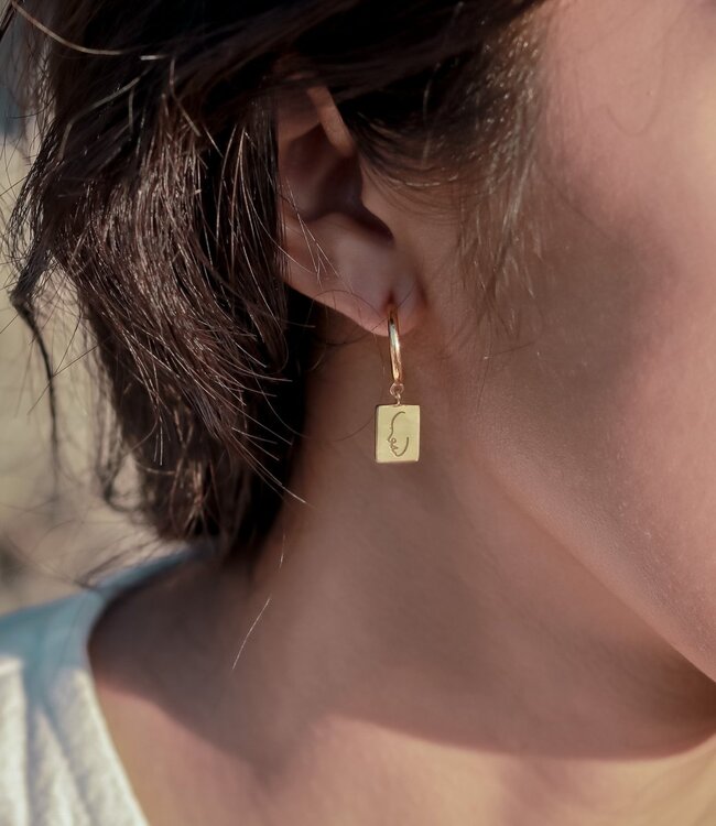 Oorbellen 18k verguld met hanger - oorringen versierd met gravure gezicht - hangende oorbellen gemaakt van 925 zilver goud vermeil - KARTINI goud