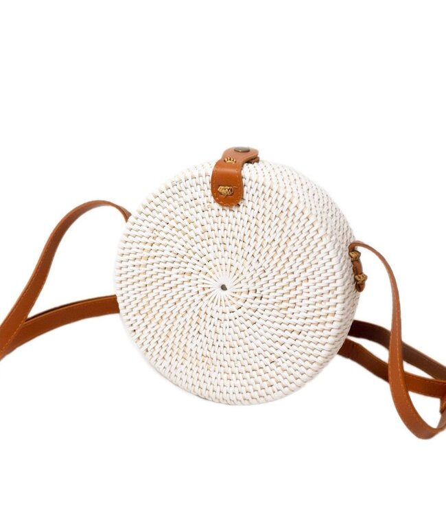 Ronde rotan tas witte handgemaakte crossbody tas met synthetische lederen riemen schoudertas Boho Bali tas SENJA (wit)
