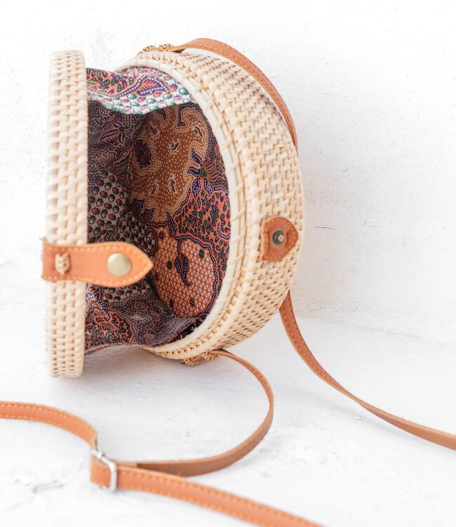 Ronde rotan tas beige handgemaakte crossbody tas met synthetische lederen riemen schoudertas Boho Bali tas SENJA (natuurlijk)