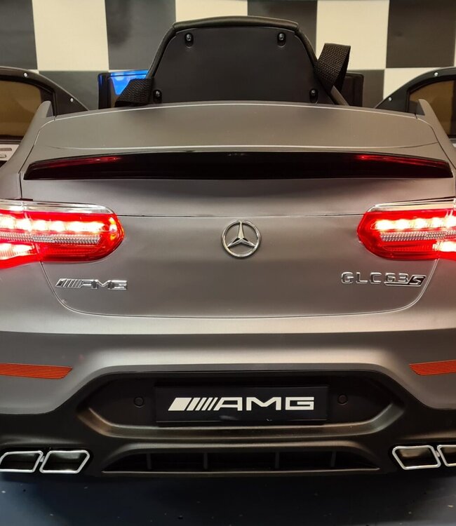 Elektrische kinderauto Mercedes GLC 63 AMG matgrijs