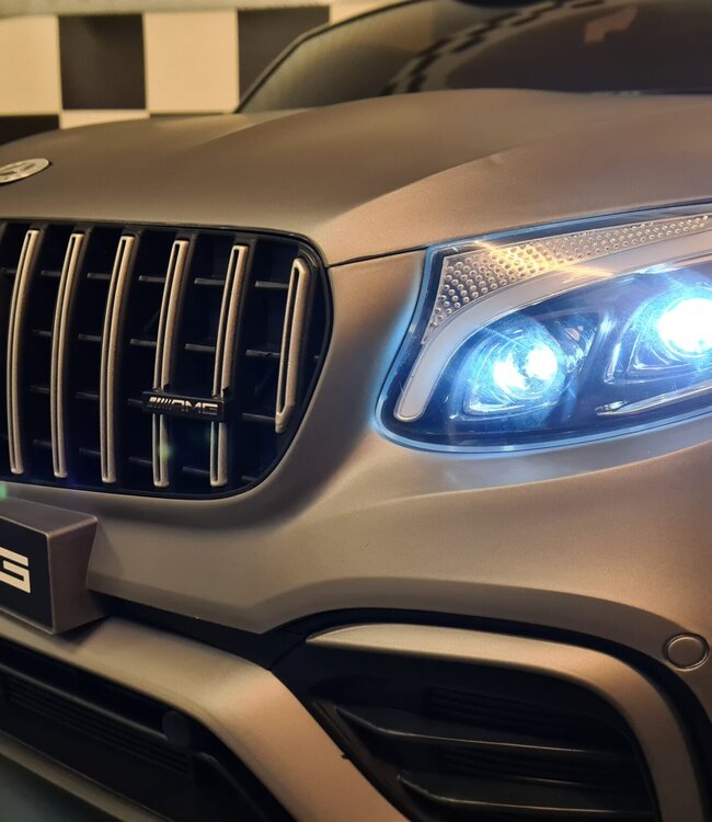 Elektrische kinderauto Mercedes GLC 63 AMG matgrijs