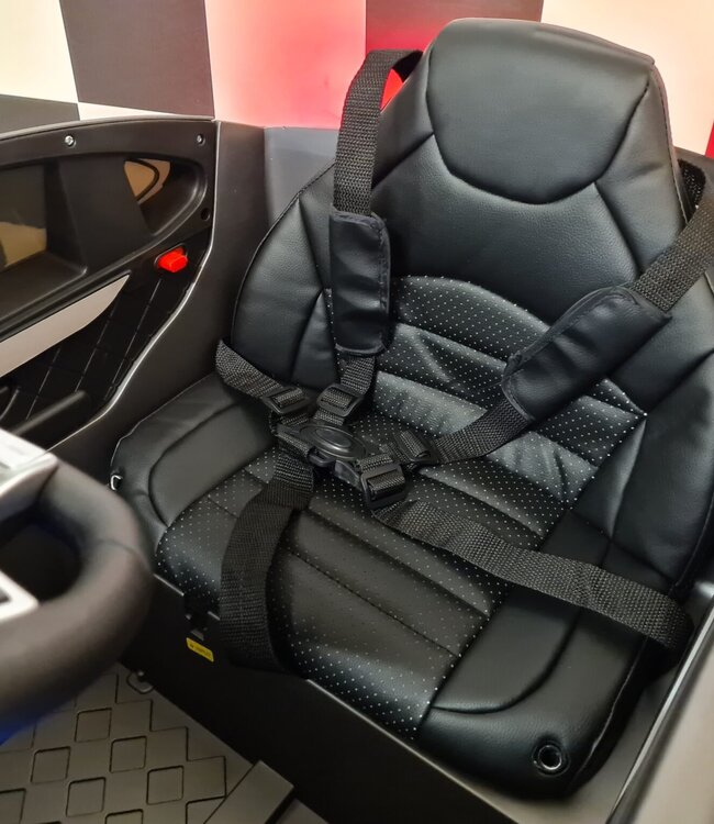 Elektrische kinderauto Mercedes GLC 63 AMG matgrijs