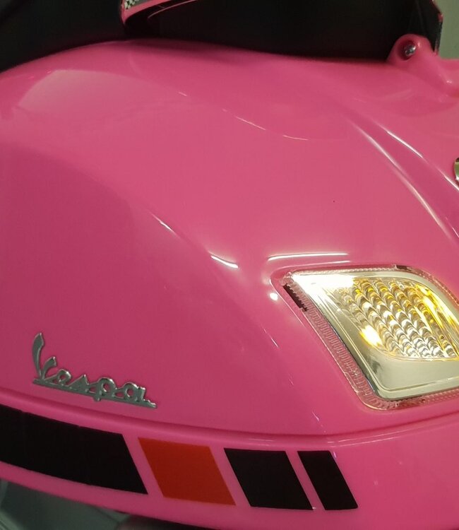 Vespa GTS kinderscooter roze 12 volt met windscherm