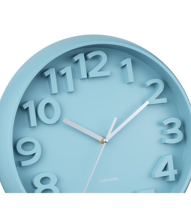 Wandklok verhoogde klassieke cijfers