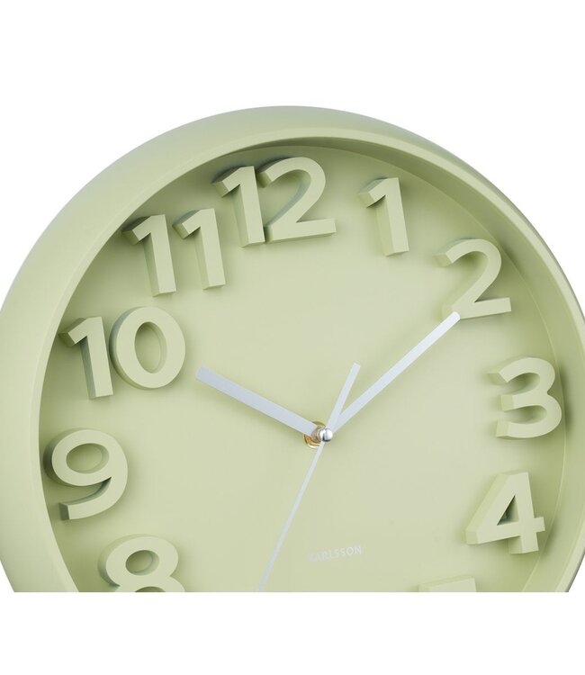 Wandklok verhoogde klassieke cijfers