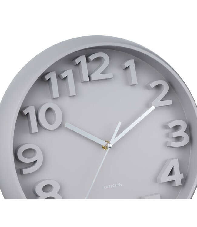 Wandklok verhoogde klassieke cijfers