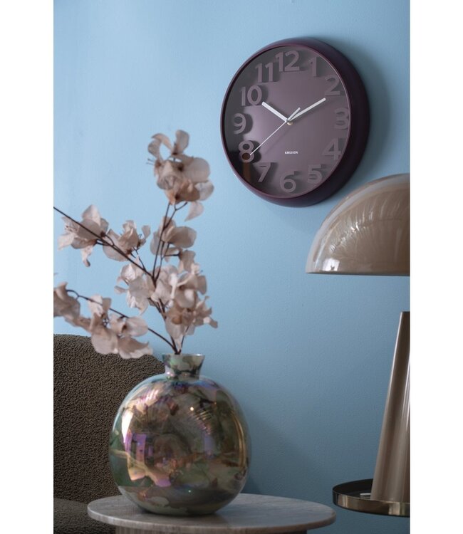 Wandklok verhoogde klassieke cijfers