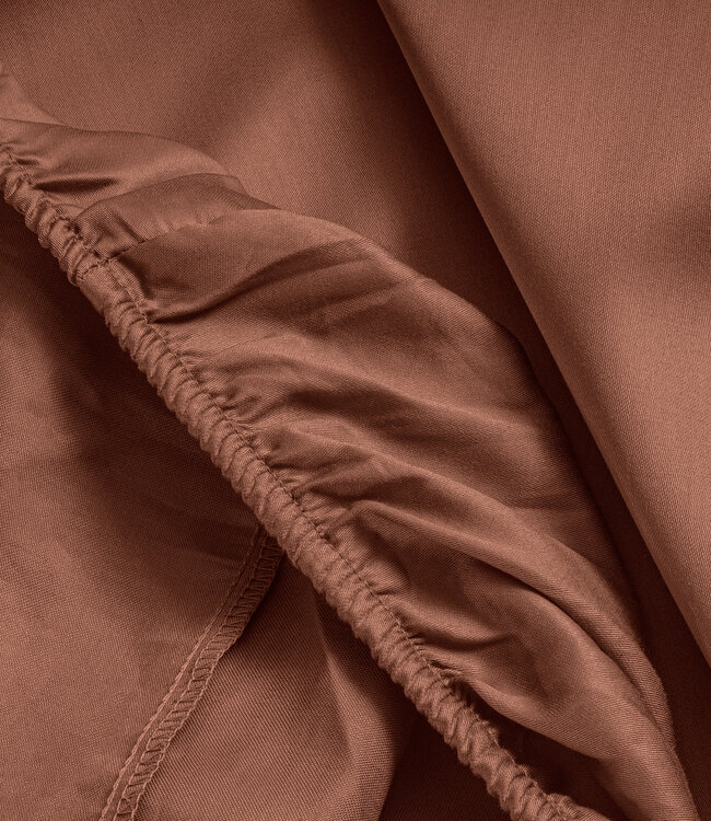 Satijnen hoeslaken bruin 180 x 200