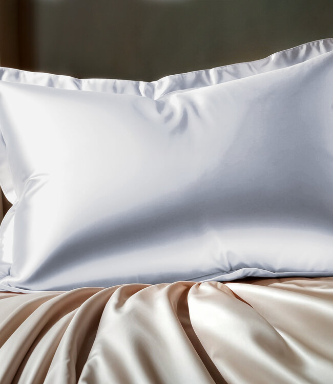 Glanzend wit kussensloop 60 x 70