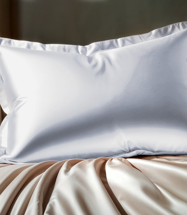 Glanzend wit kussensloop 60 x 70