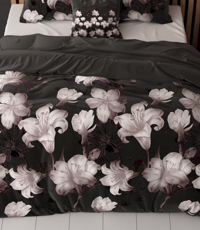 Donkere Bloem Zwart 140 x 220