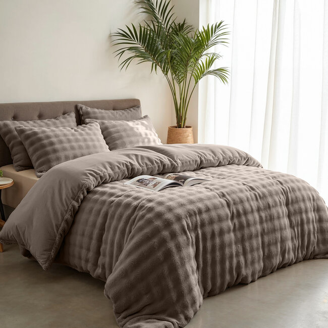 Pompon taupe 240 x 220