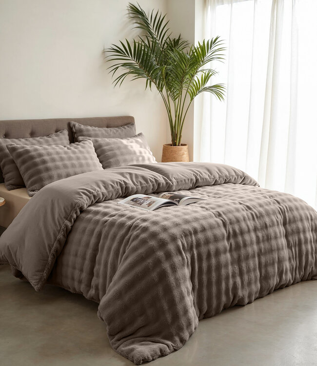 Pompon taupe 240 x 220