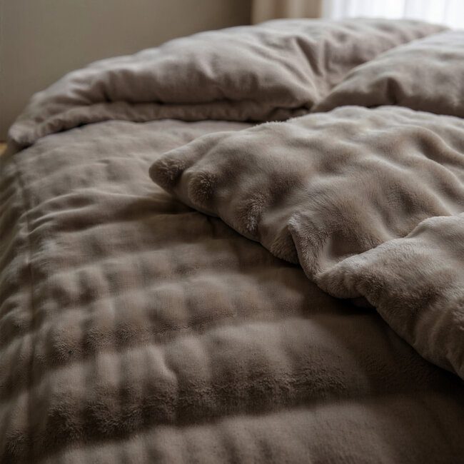 Pompon taupe 240 x 220