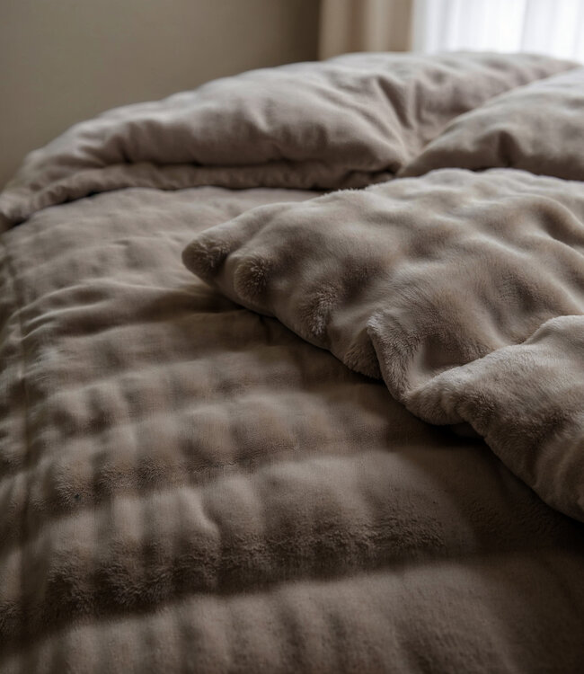 Pompon taupe 240 x 220