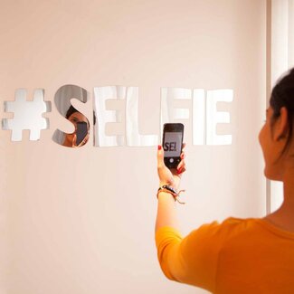 Mad Monkey Spiegelmuursticker "%23SELFIE"