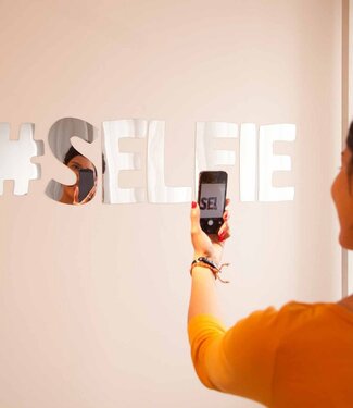 Mad Monkey Spiegelmuursticker "%23SELFIE"