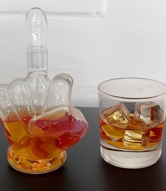 Whiskycadeaus voor mannen, middelvingerdecoratie, whiskykaraf, glazen karaf met 750 milliliter vulvolume