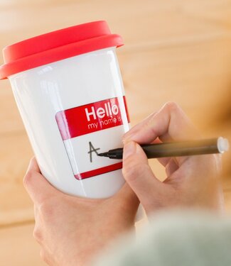 Mad Monkey Keramische mok met siliconen deksel "Hello - My Name Is"