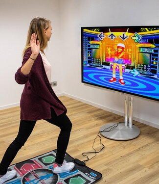 ORB - Retro Dance Mat (incl. 110 liedjes, 9 podia, 10 karakters)