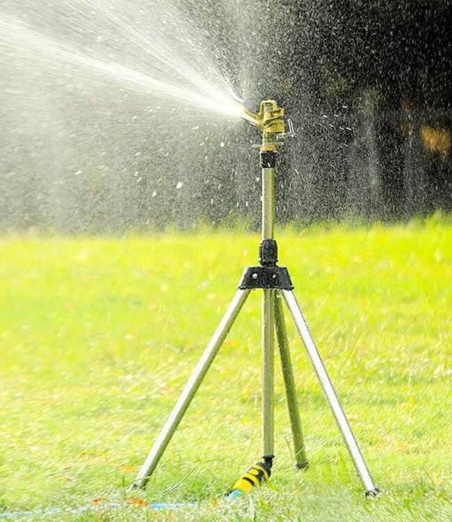 Zwenksproeier op Standaard - Driepoot Sectorsproeier