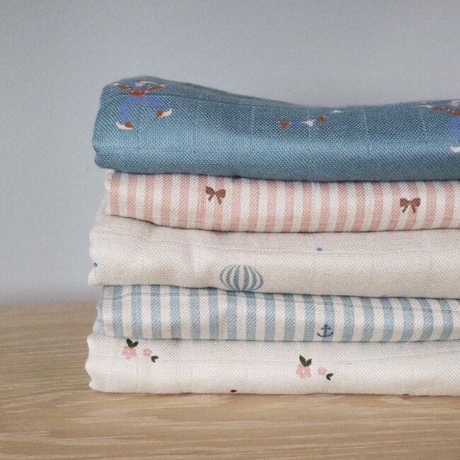 Nuuroo Bamboo Muslin Swaddle - Air Balloon Dot