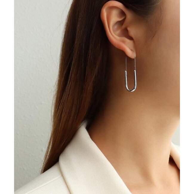 Minimaal ontwerp paperclip hoepel oorbellen