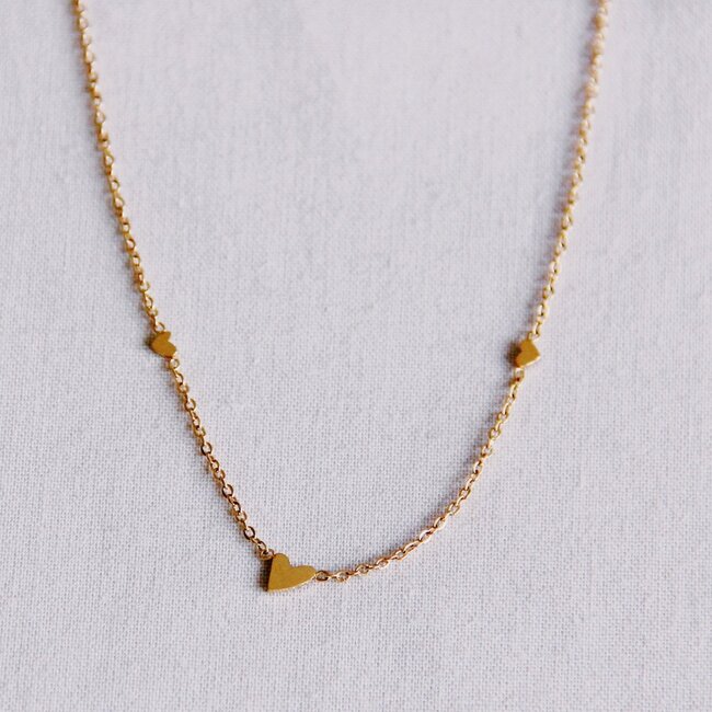 Stainless steel fine necklace with 3 mini hearts - gold