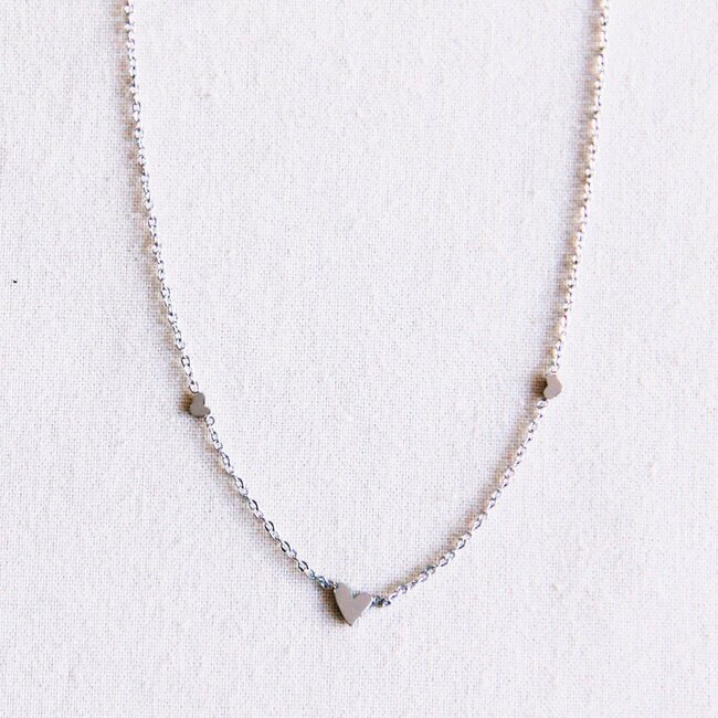 FW269 Feine Edelstahlkette mit 3 kleinen Herzen - Silber