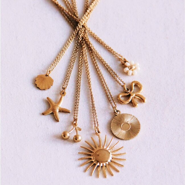 Delicate necklace with daisy flower - cream