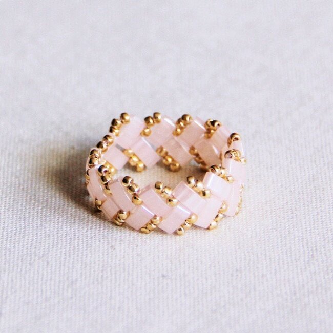 Tilabead ring - lichtroze/goud