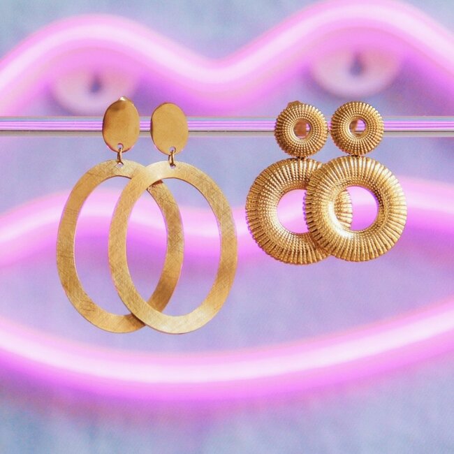 Koning Bamboe Statement-Ohrringe mit großem ovalem Ring - Gold