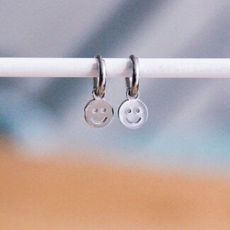 Koning Bamboe RVS oorringen met smiley – zilver