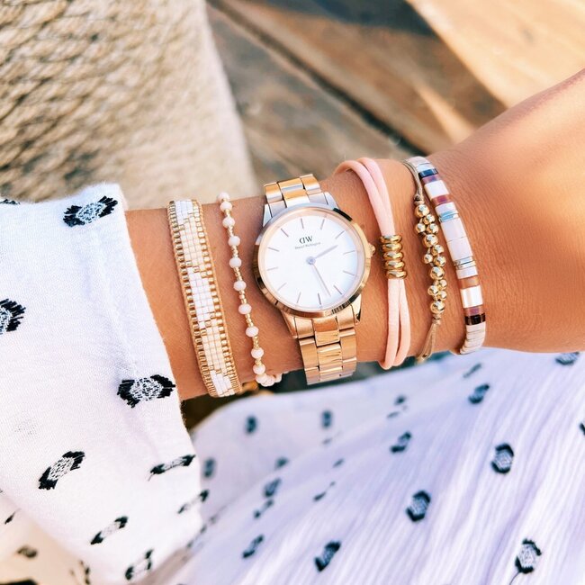 SS102 - Satijnen armband met ringen – zandkleurig / goud