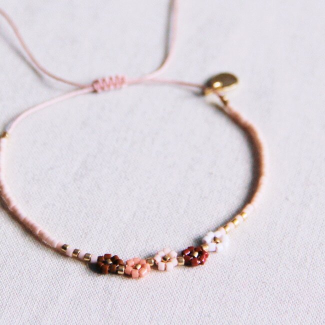 Koning Bamboe Miyuki-Armband mit 5 Mini-Gänseblümchen - Nude-Mix