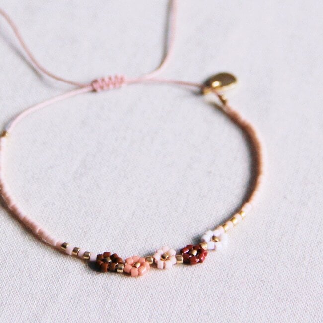 Miyuki armband met 5 mini madeliefjes - mix nude