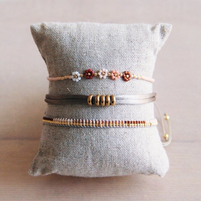 Koning Bamboe Miyuki bracelet with 5 mini daisy flowers - mix nude