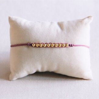 Koning Bamboe Satinarmband mit goldfarbenen Perlen - Lila