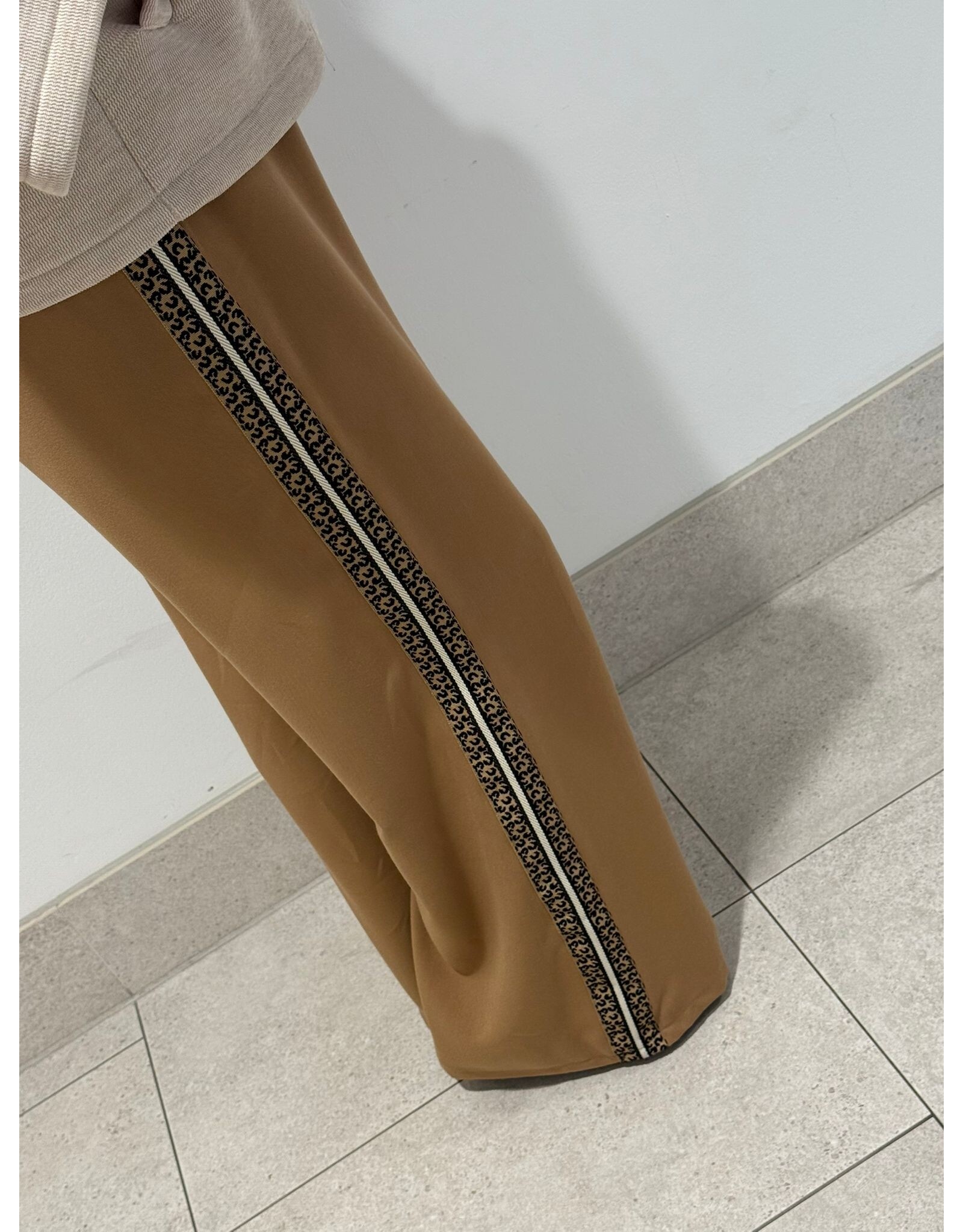 HEBBEZ Wide leg pantalon met panter bies Yara - Camel