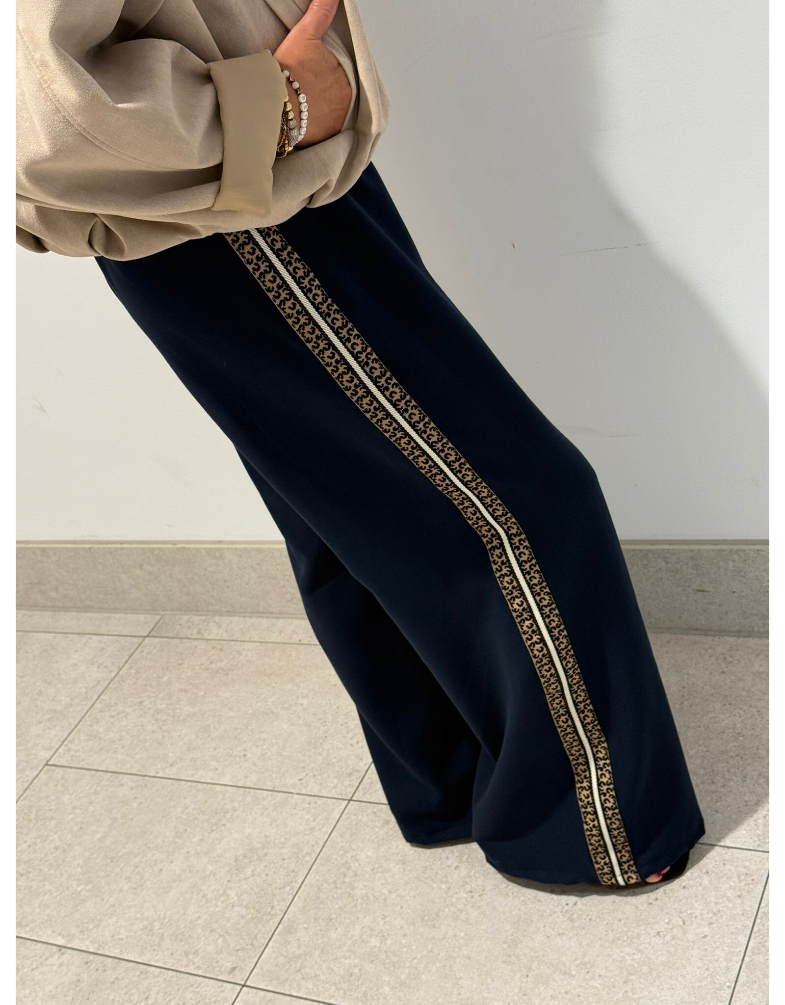 HEBBEZ Wide leg pantalon met panter bies Yara - Donkerblauw