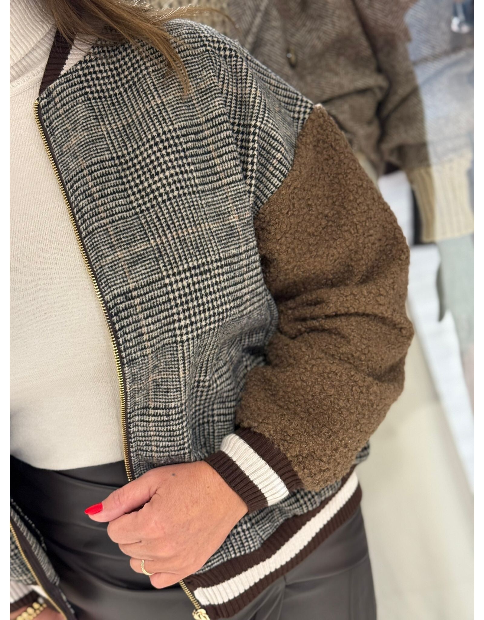 HEBBEZ Geruite jack met teddy mouwen - Olivia