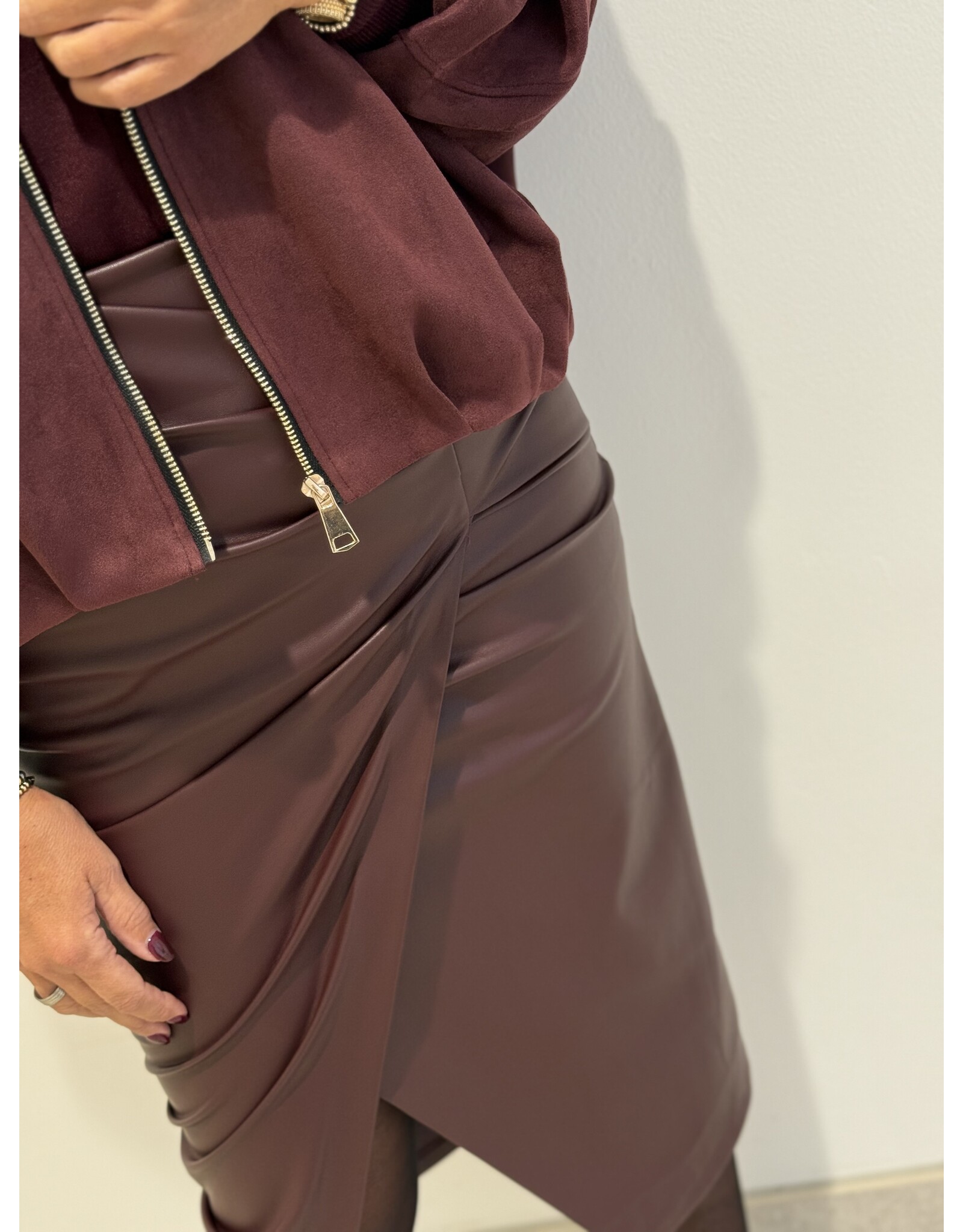 HEBBEZ PU-leren maxi-rok met detail Nora - Bordeauxrood