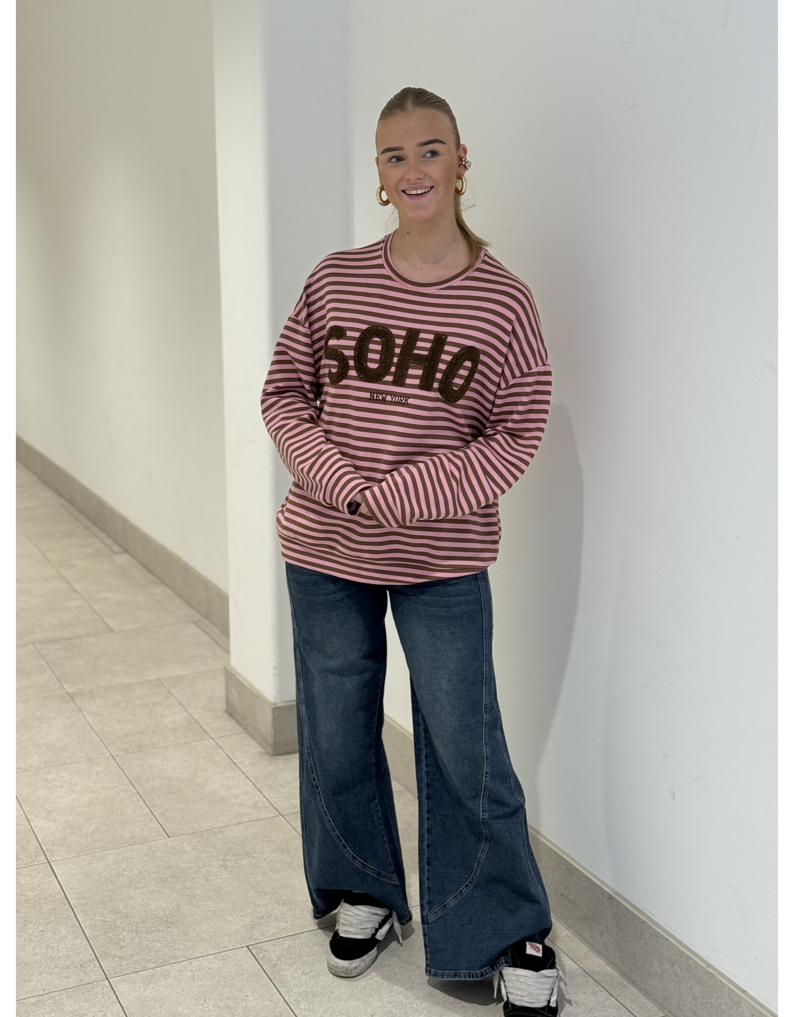 HEBBEZ Gestreepte oversized longsleeve Noor - Camel