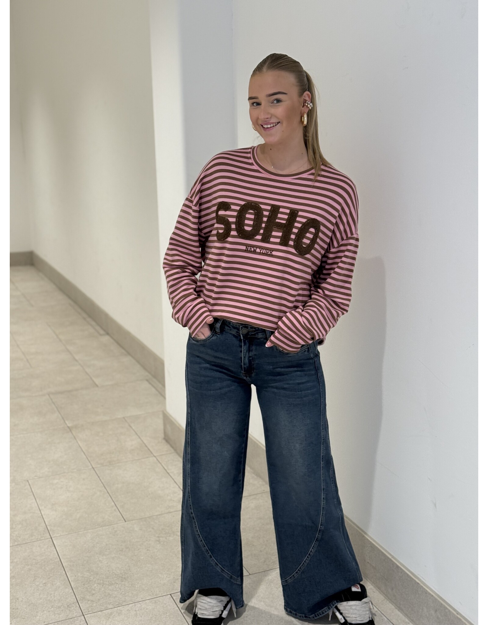 HEBBEZ Gestreepte oversized longsleeve Noor - Camel