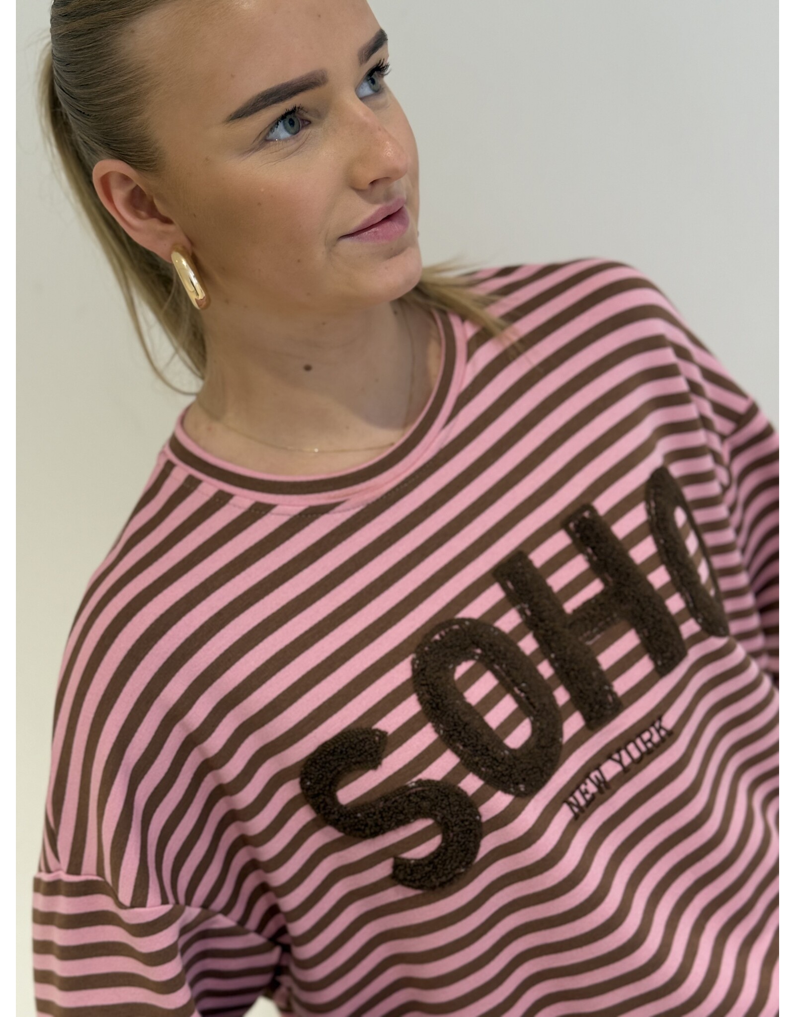 HEBBEZ Gestreepte oversized longsleeve Noor - Camel