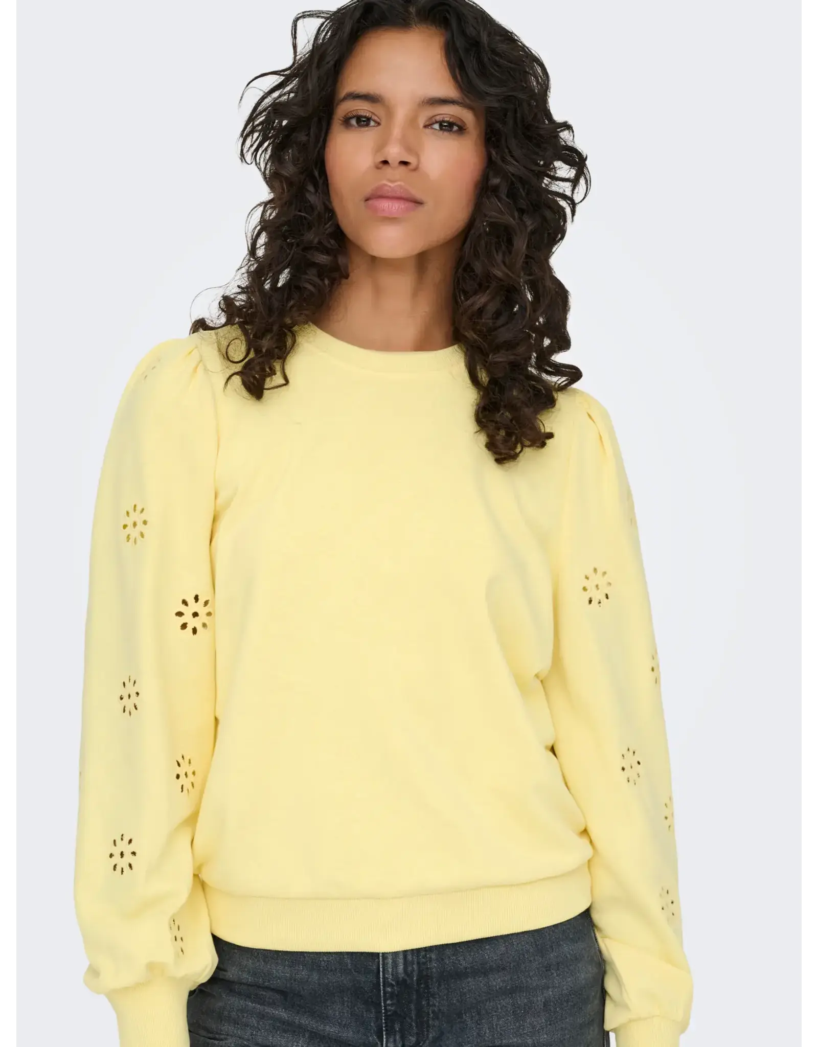 ONLY ONLY Femme sweater opengewerkte mouw - Zachtgeel