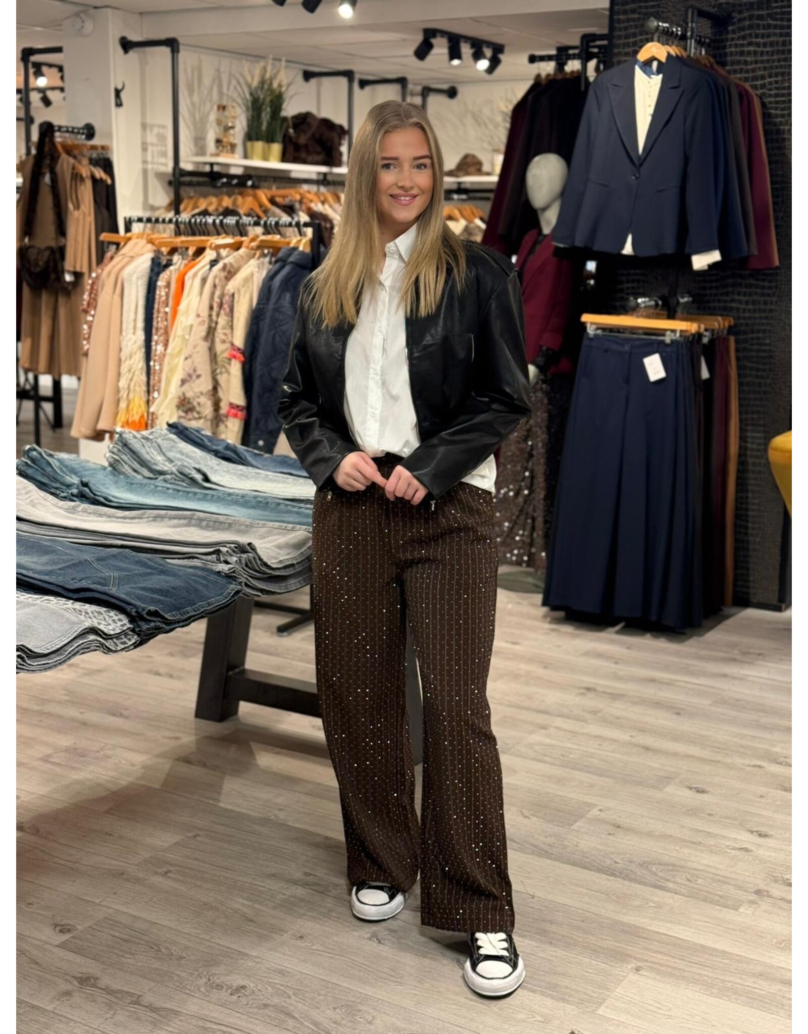 HEBBEZ Pantalon met plooien en studs Charlotte - Bruin