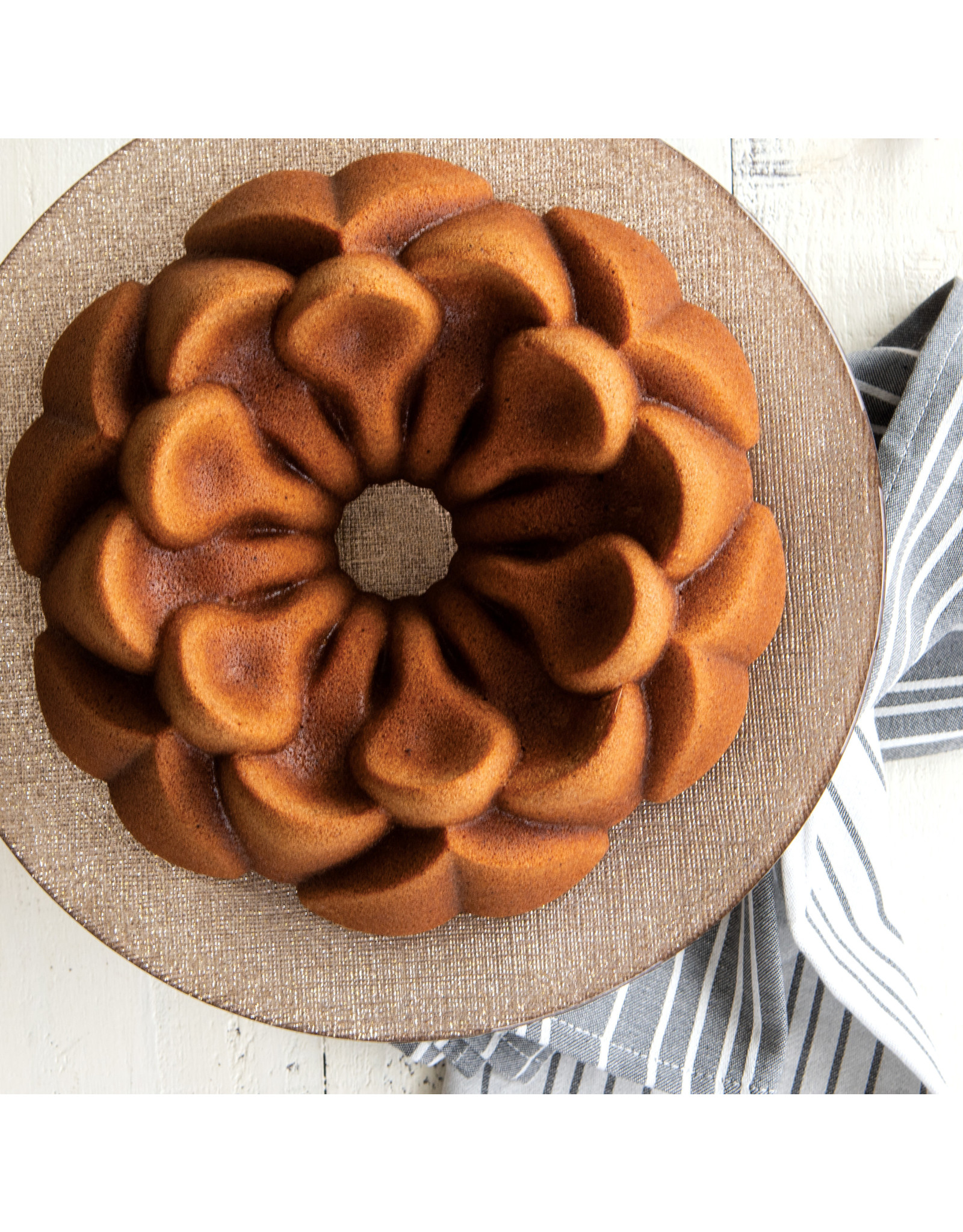 Nordic Ware TOFEE/COPPER Magnolia Bundt pan