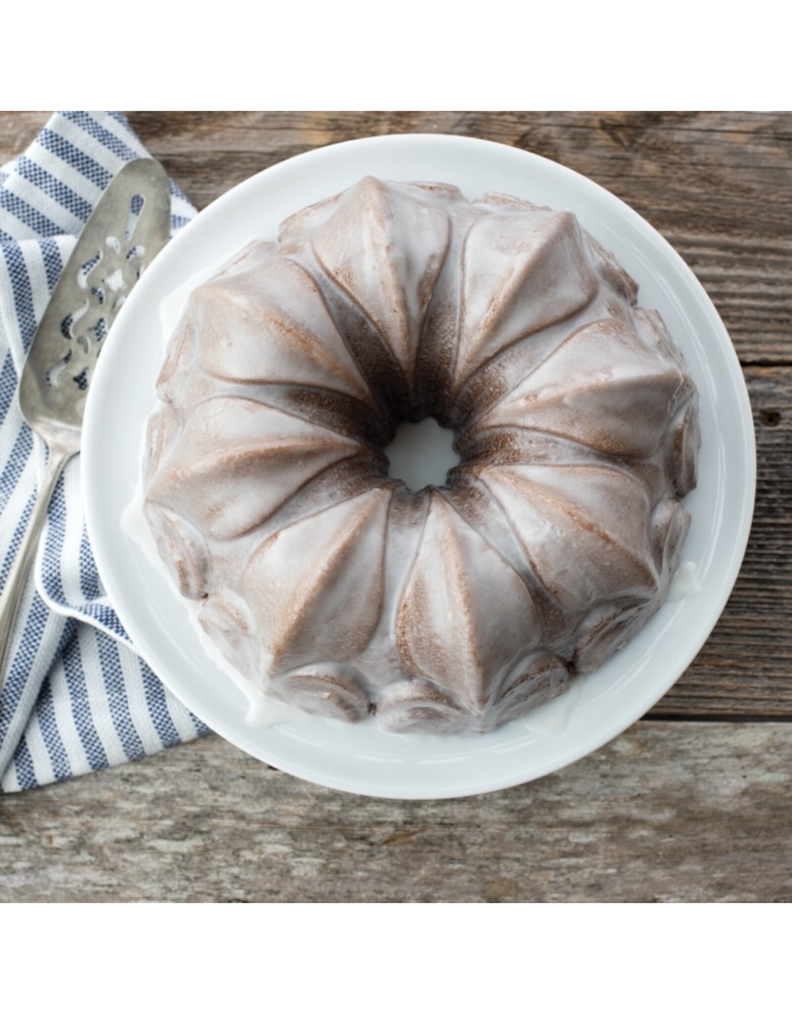 Nordic Ware Toffee Fleur De Lis Bundt pan